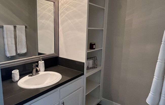 1 bed, 1 bath, 714 sqft, $1,825, Unit 094