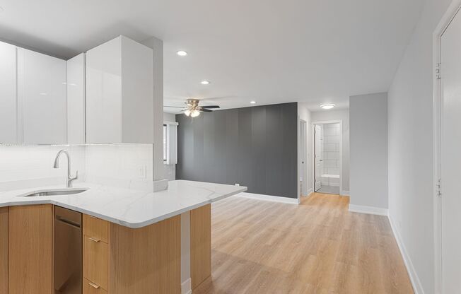 2 beds, 1 bath, 599 sqft, $2,350, Unit 401