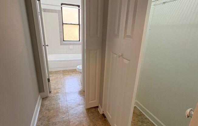 2 beds, 1 bath, 930 sqft, $1,250, Unit WL 302