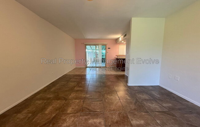 4709 N 26 LN