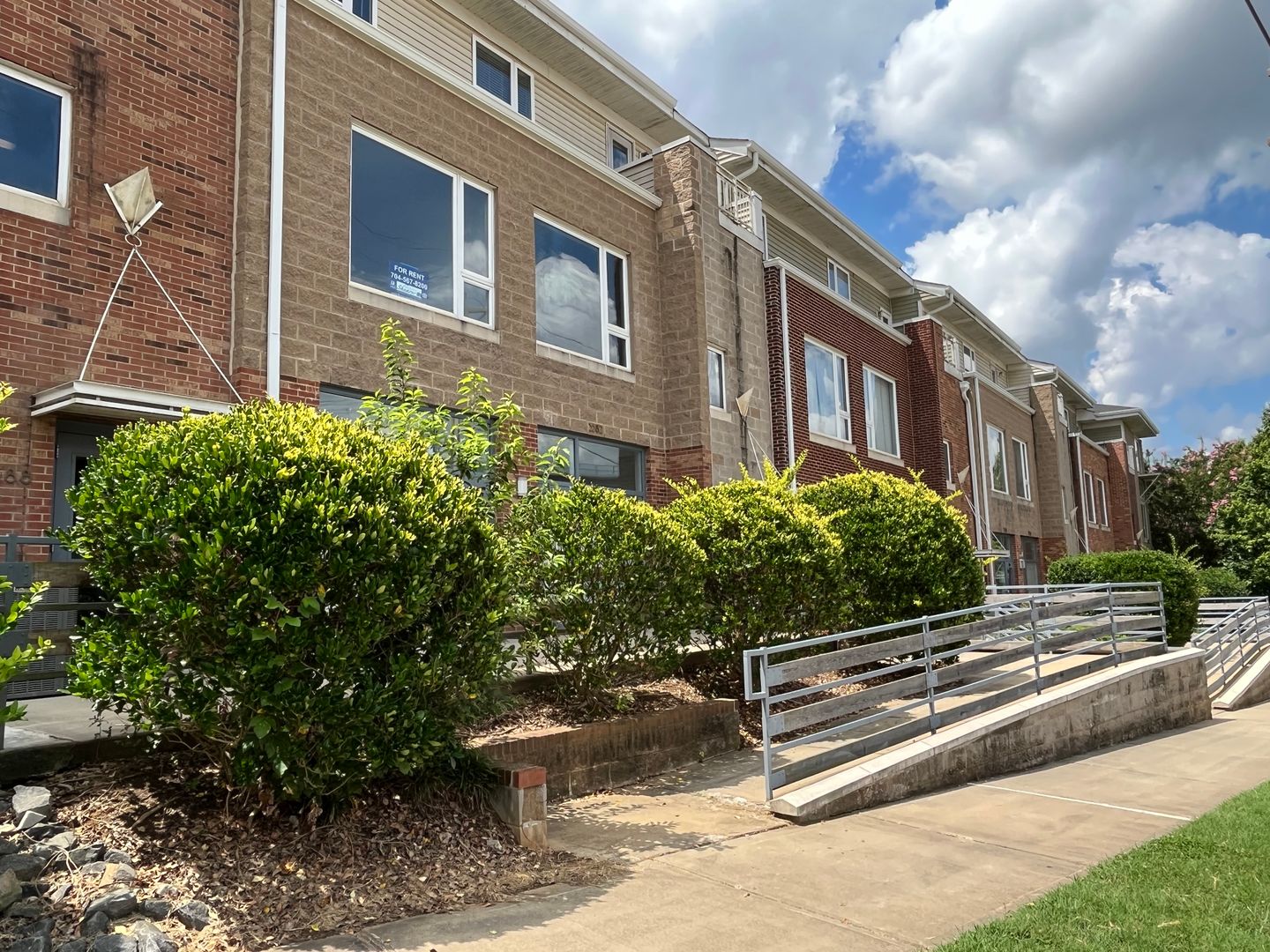 Great 2 Bed Condo in NODA with 1 Car Garage