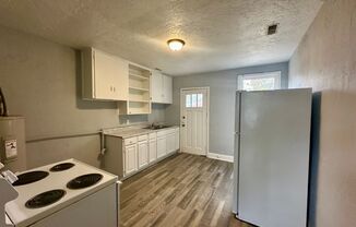 2 beds, 1 bath, $725, Unit 654 A