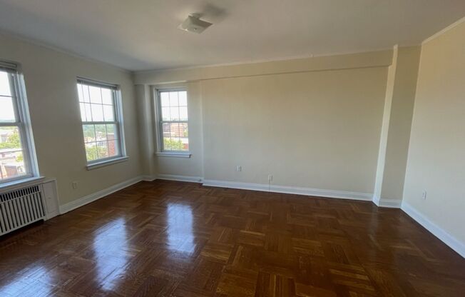 1 bed, 1 bath, 768 sqft, $1,510, Unit Royal York 211