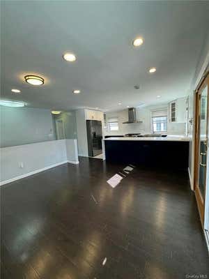 1 bed, 1 bath, 800 sqft, $2,400