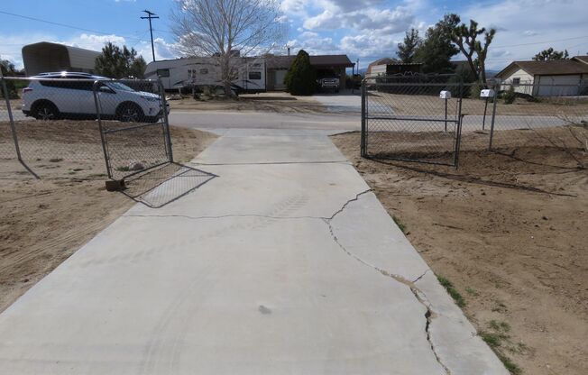 Sweet 3 bedroom home in heart of Joshua Tree!