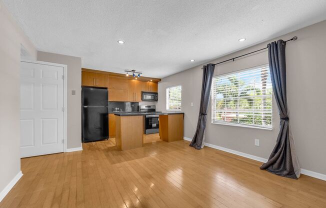 Renovated Condo in Downtown's coveted Delaney Park.