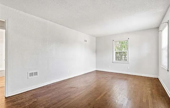 2 beds, 1 bath, $1,050