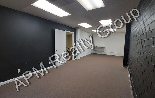 Private office space with move in special!