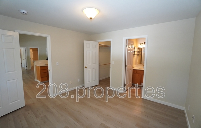 6589 W LUCKY LN