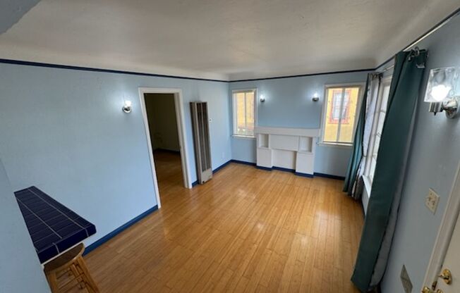 2 beds, 1 bath, $2,350