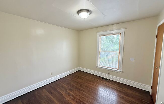 4/2 Single Family Home | Hardwood Floors | Covered Porch
