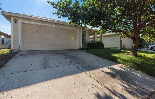 Updated 4/BR 2/BA Home Minutes from Downtown!