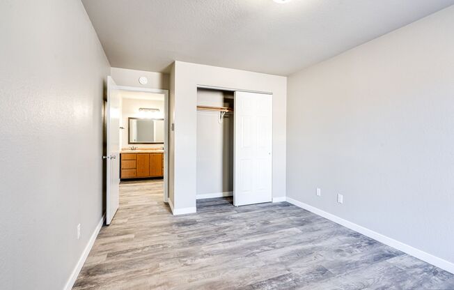 4 beds, 1 bath, 1,400 sqft, $1,299, Unit 2C