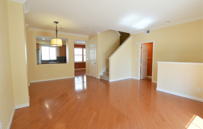 Beautiful and Modern Communications Hill 3 bedroom 2.5 bathroom Townhouse