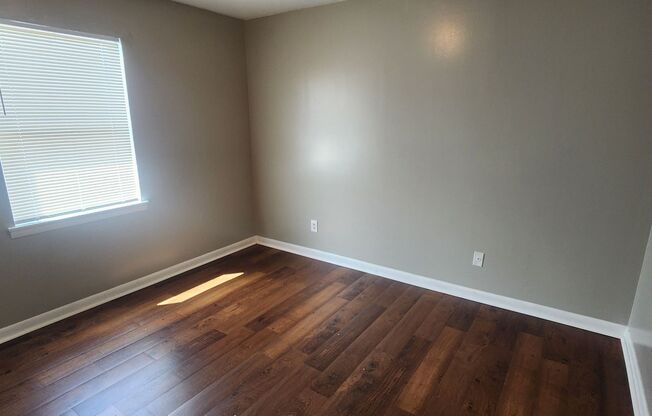 2 beds, 1 bath, 775 sqft, $825