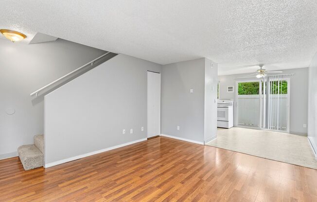 2 beds, 1 bath, 794 sqft, $1,495, Unit 26