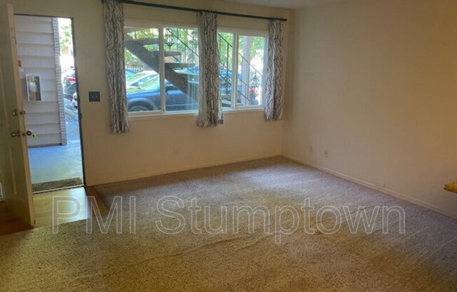 2028 NE CLACKAMAS ST