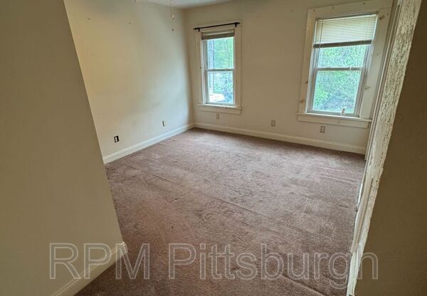 122 EARL ST