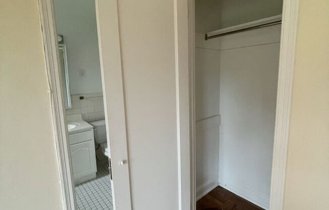 1 bed, 1 bath, 768 sqft, $1,400, Unit Royal York 810