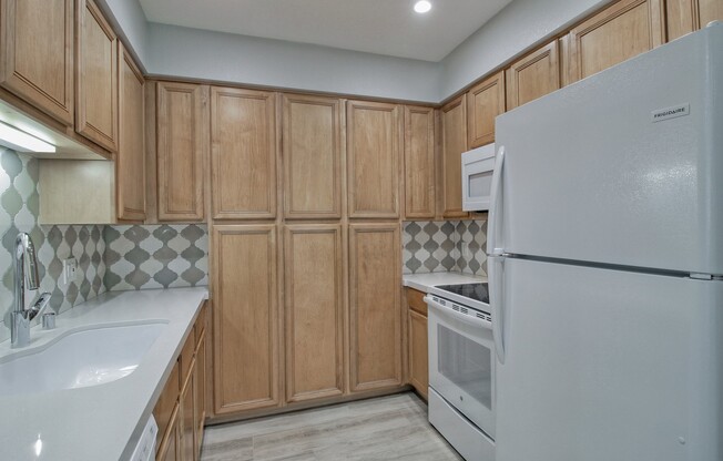 1 Bedroom Updated Condo at Ryland Mews!