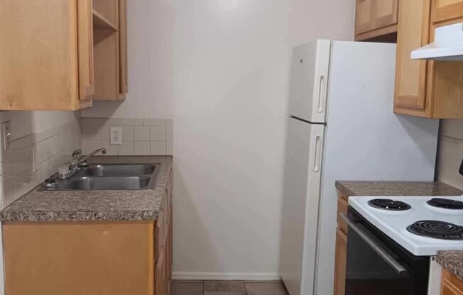 1 bed, 1 bath, $575, Unit 9