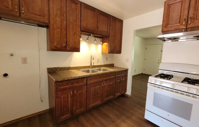 Renovated 2 Bed / 1 Bath