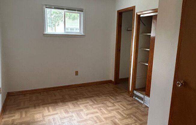 2 beds, 1 bath, $1,100