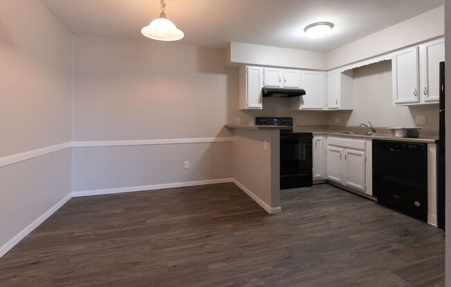 2 beds, 1 bath, 870 sqft, $1,245, Unit 7600410