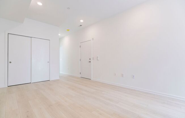 1 bed, 1 bath, 650 sqft, $1,437, Unit 1242 - B