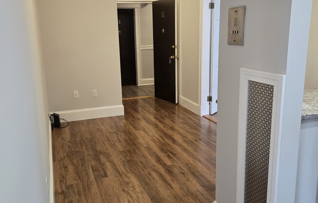 2 beds, 1 bath, $3,100, Unit 17
