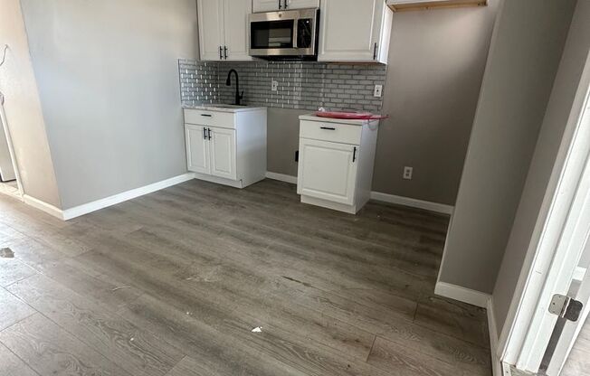 2713 W Glenwood 1st floor