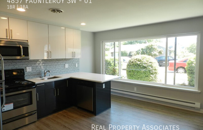4857 FAUNTLEROY SW