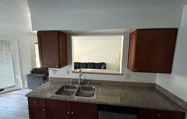 Cozy 1BED/1BATH Condo located in Lakes Landing