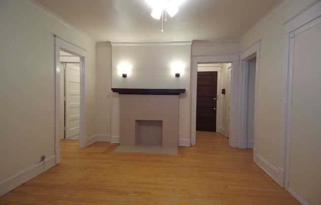 2 beds, 1 bath, 915 sqft, $1,400, Unit 3059 N Maryland Ave C, Milwaukee, WI 53211