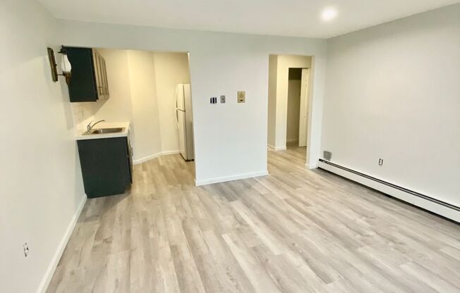1 bed, 1 bath, 600 sqft, $1,425, Unit A - 31