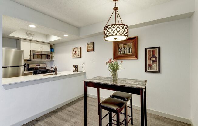 2 beds, 2 baths, 960 sqft, $2,100, Unit 203
