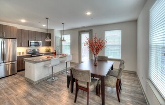 660 E ALGONQUIN RD