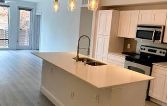 4040 N. HALL ST # 204