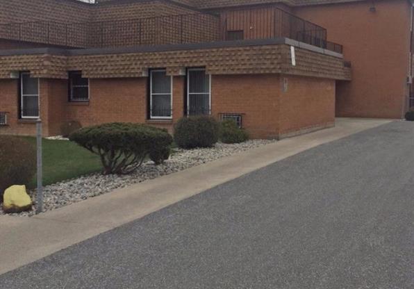 6325 THORNBERRY CRES