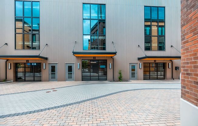 Studio, 1 bath, 327 sqft, $1,550, Unit 430 Simmons #304