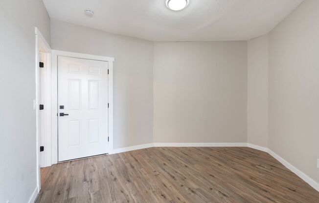 Fully Renovated 1 Bed 1 Bath - Near PDX Airport