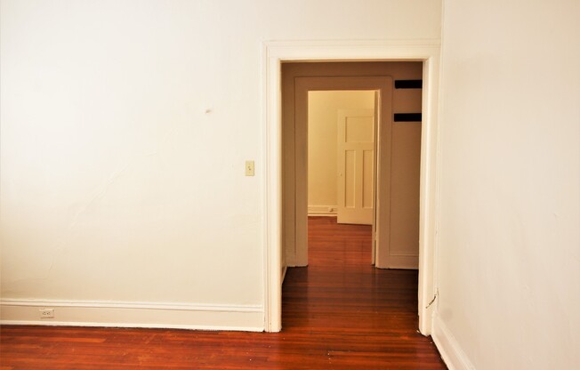 1 bed, 1 bath, 2 sqft, $950, Unit #206