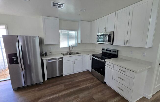 2 beds, 1 bath, 780 sqft, $1,450, Unit PLACE 916 Atkins #B