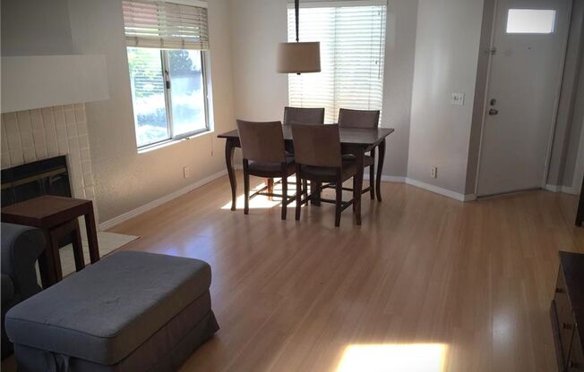 2bed/1bath w/ 1 car garage in the heart of Mission Viejo
