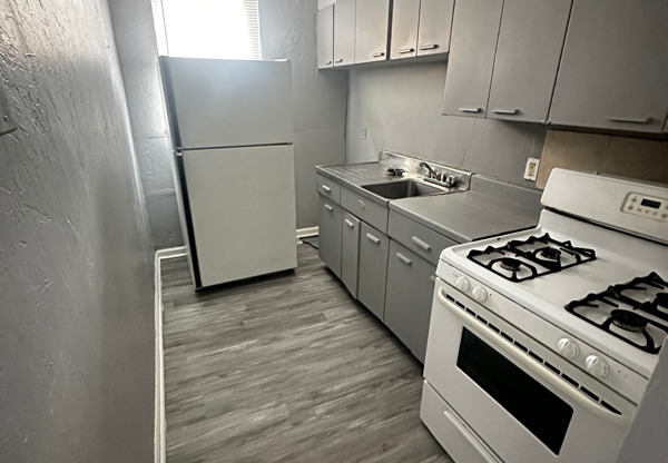 2812 E 130 ST