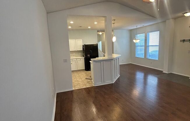 3 beds, 2.5 baths, $1,900, Unit UNIT F