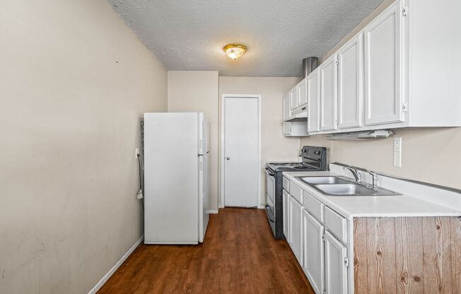 1 bed, 1 bath, 574 sqft, $595, Unit A