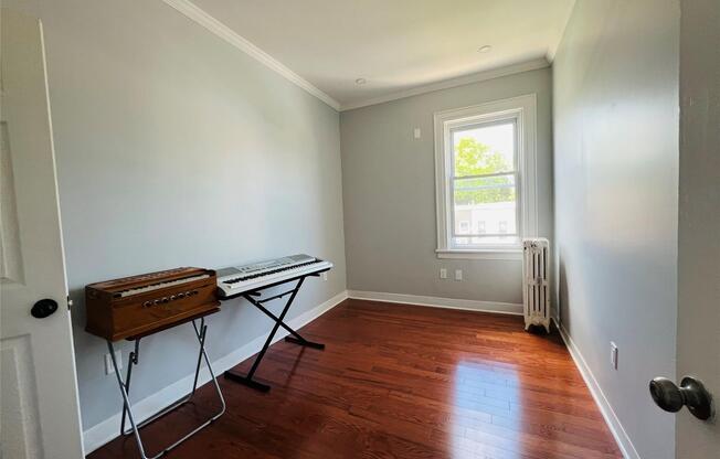 2 beds, 1 bath, 665 sqft, $3,000, Unit 2R