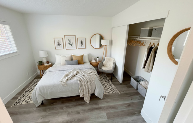 2 beds, 1 bath, 700 sqft, $1,465, Unit 07