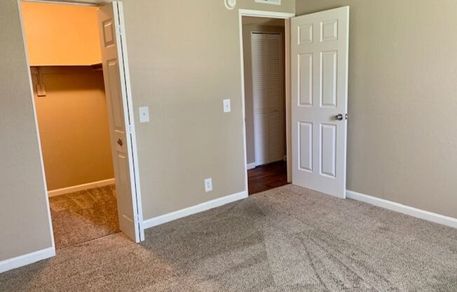 2 beds, 1 bath, 861 sqft, $1,700, Unit 13